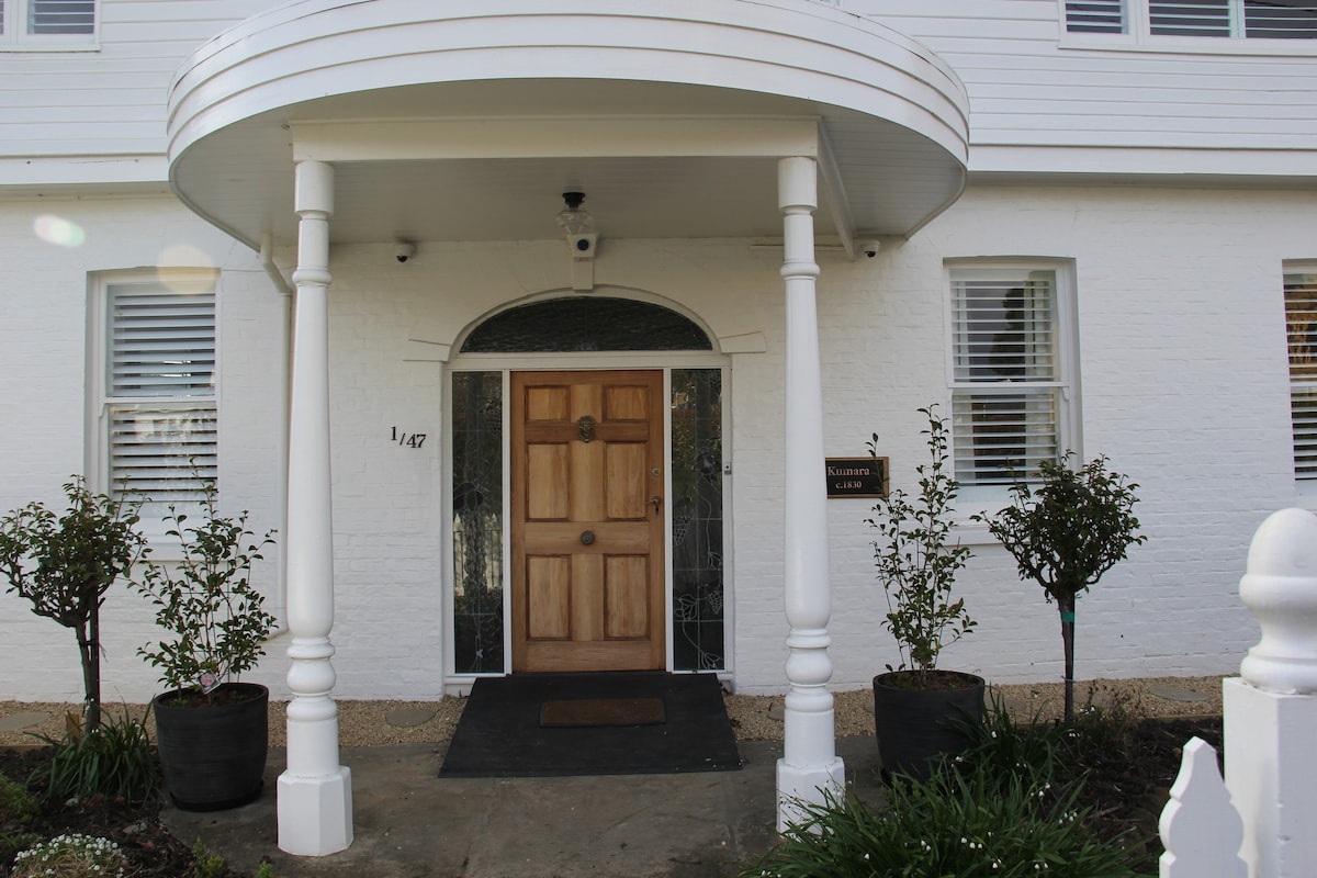 Unique apartment in historic building "Kumara"