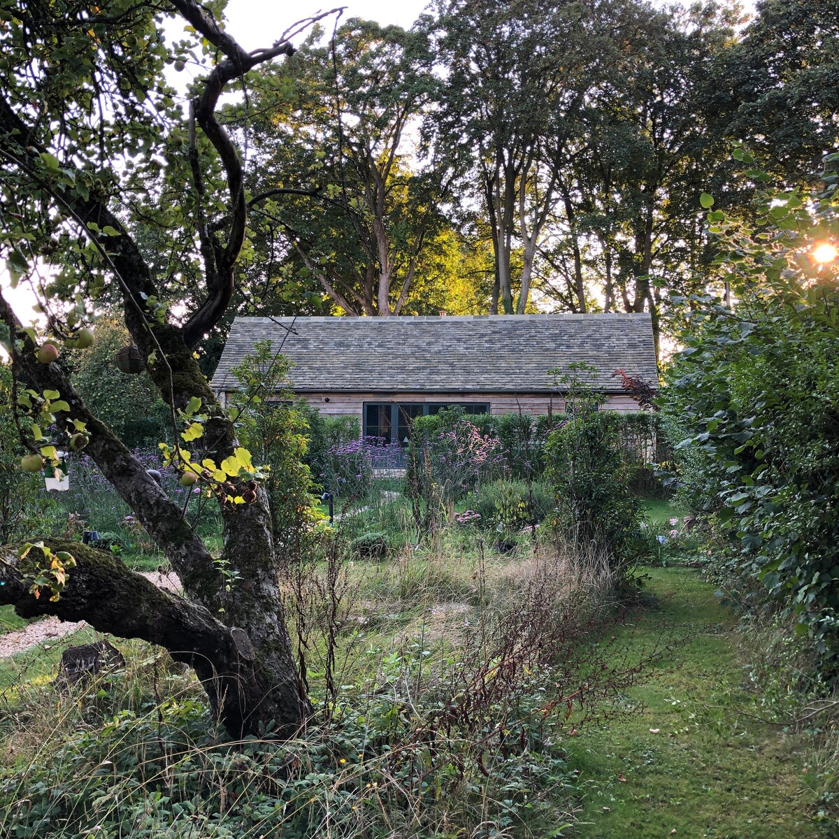 科茨沃尔德的花园小屋， 2张床和SOHO农舍