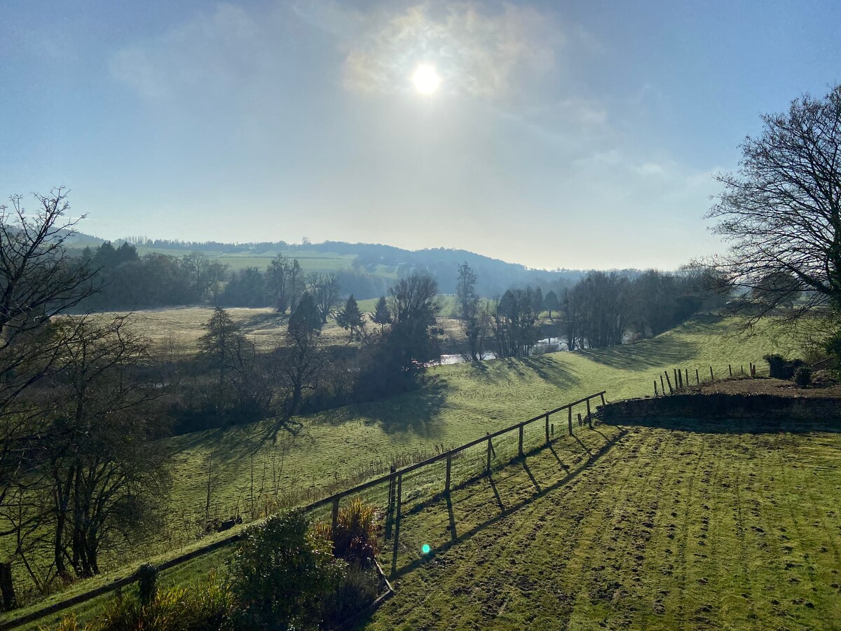 Cosy two bedroom cottage with spectacular views