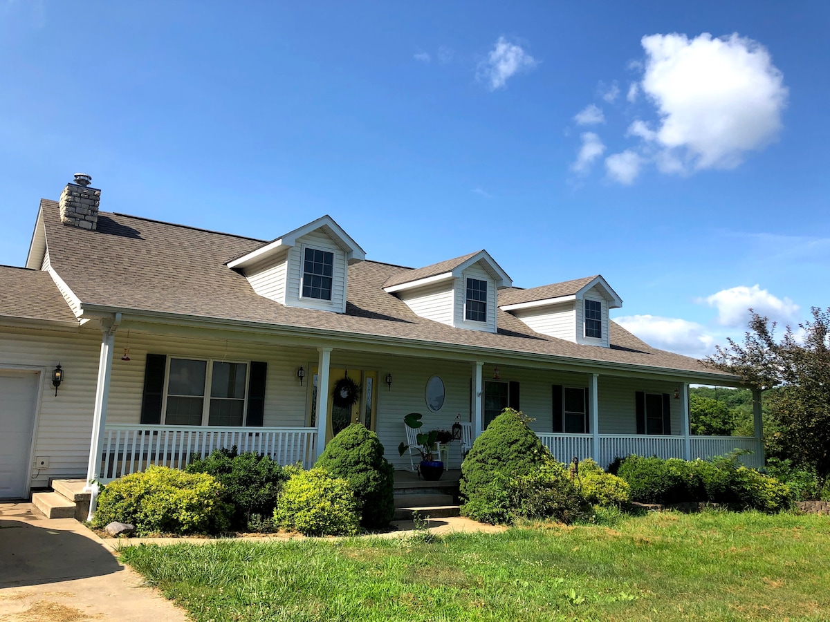 Spacious Five Bedroom Country Home near Hermann MO