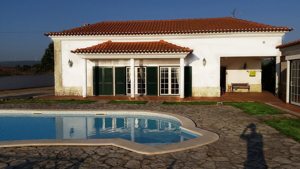 Casa do Cabeço -带泳池的小屋