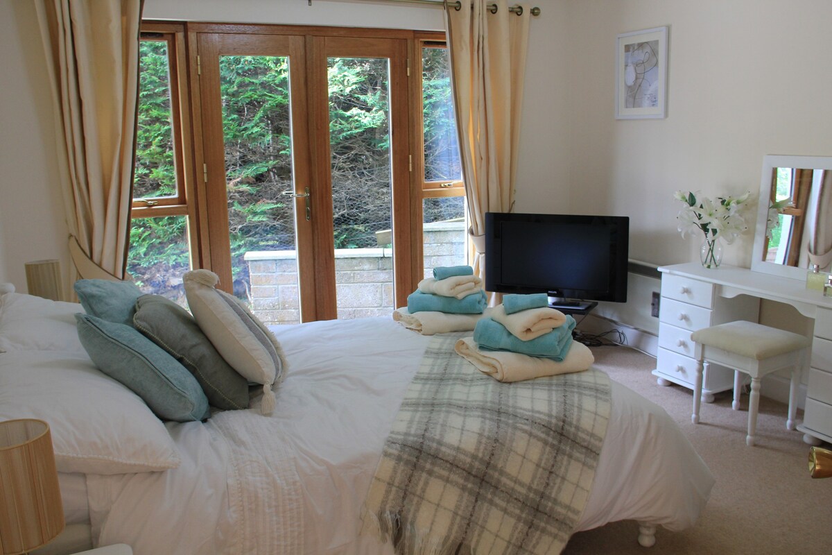 泰湖（ Loch Tay ）美丽的5卧别墅