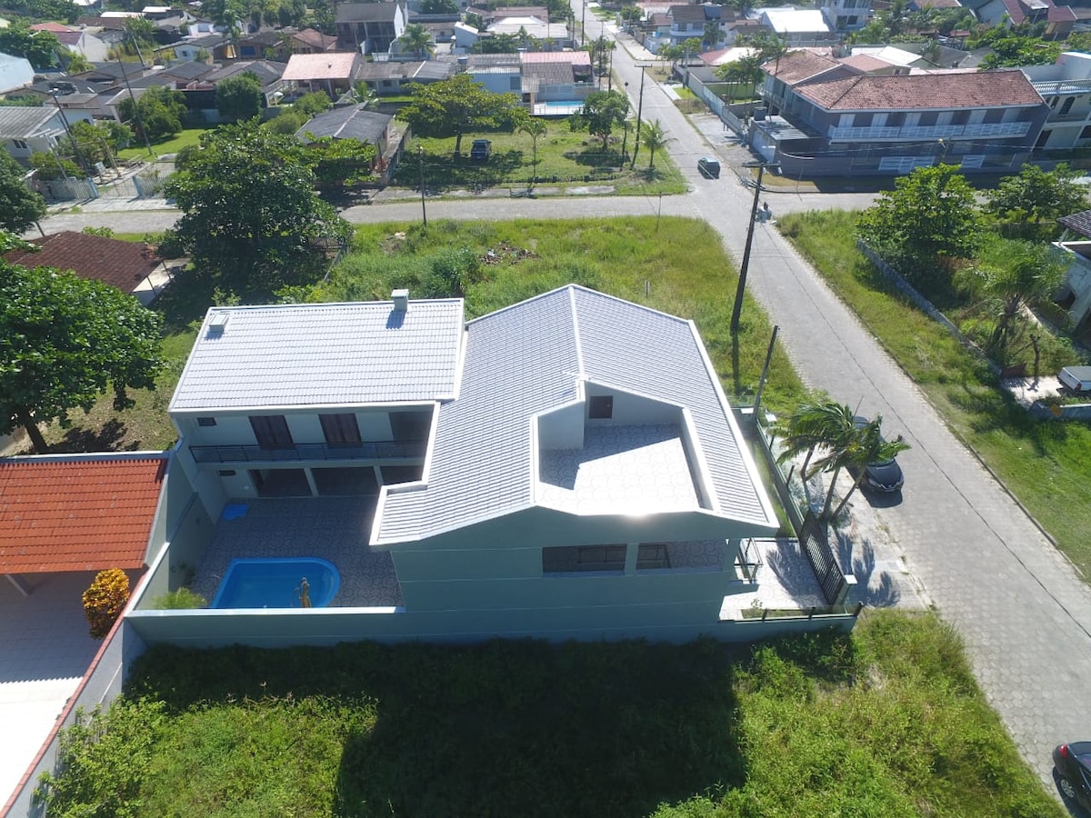 Casa de praia com piscina para 22 pessoas