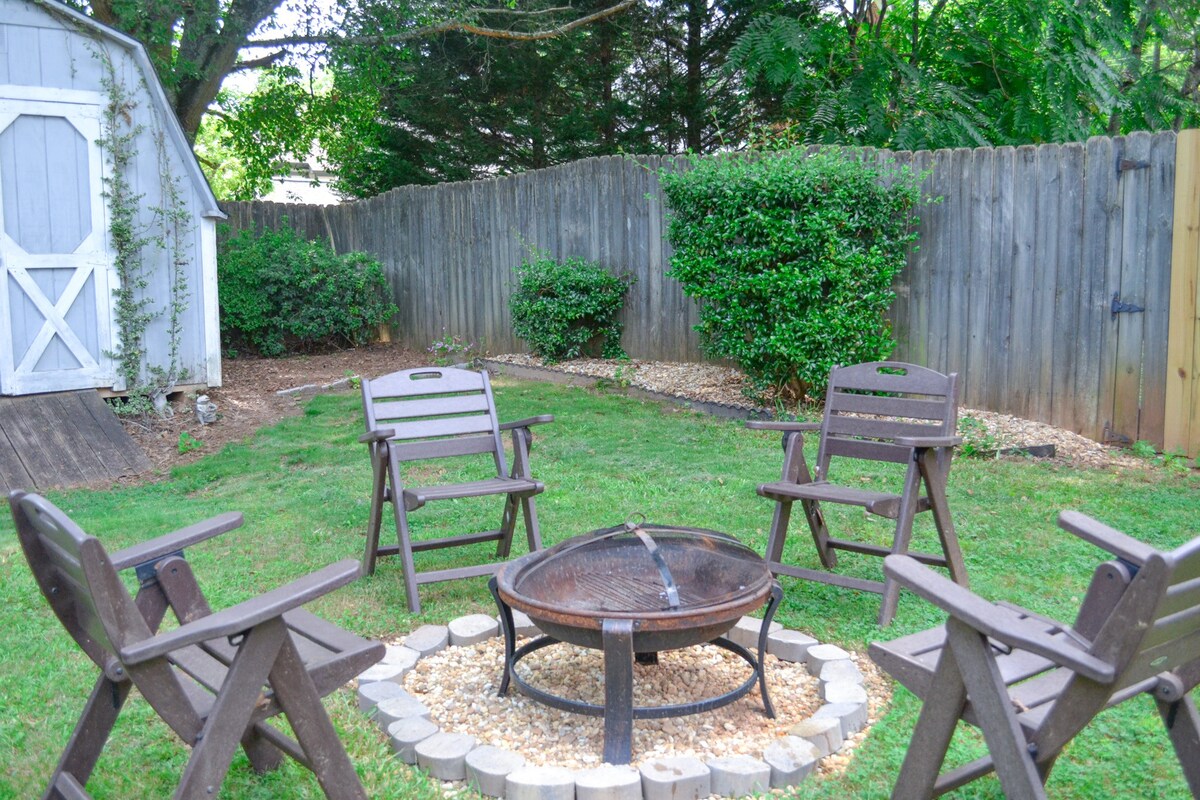 Cozy ATL Townhome near Braves Stadium + Fire Pit!