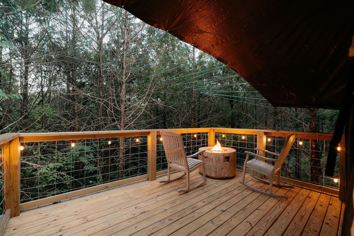 Treehouse Branson, MO Cozy Glamping Site