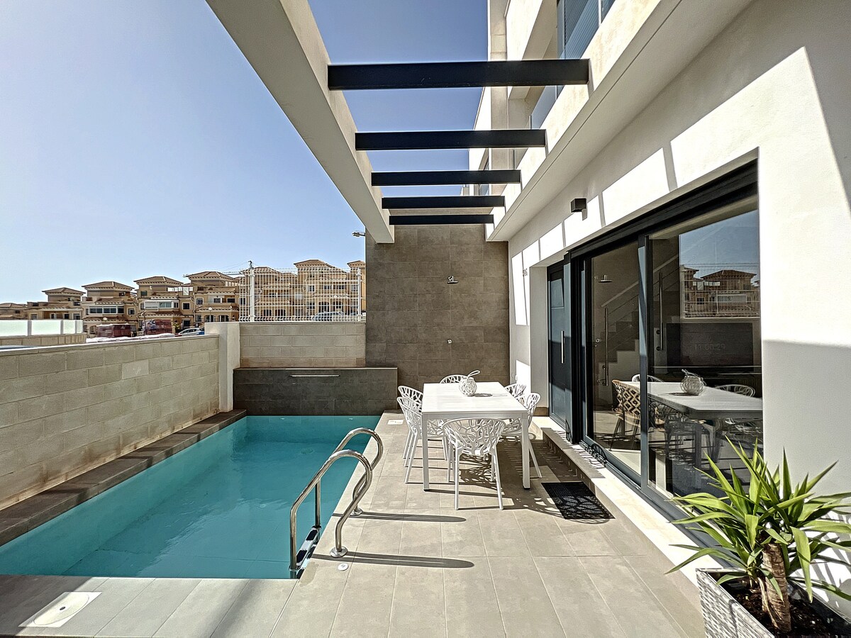 Superbe villa moderne avec piscine privée chauffée