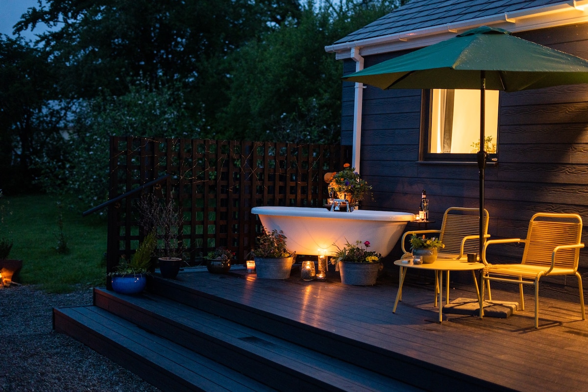 Cwtch -带户外浴池的浪漫小屋