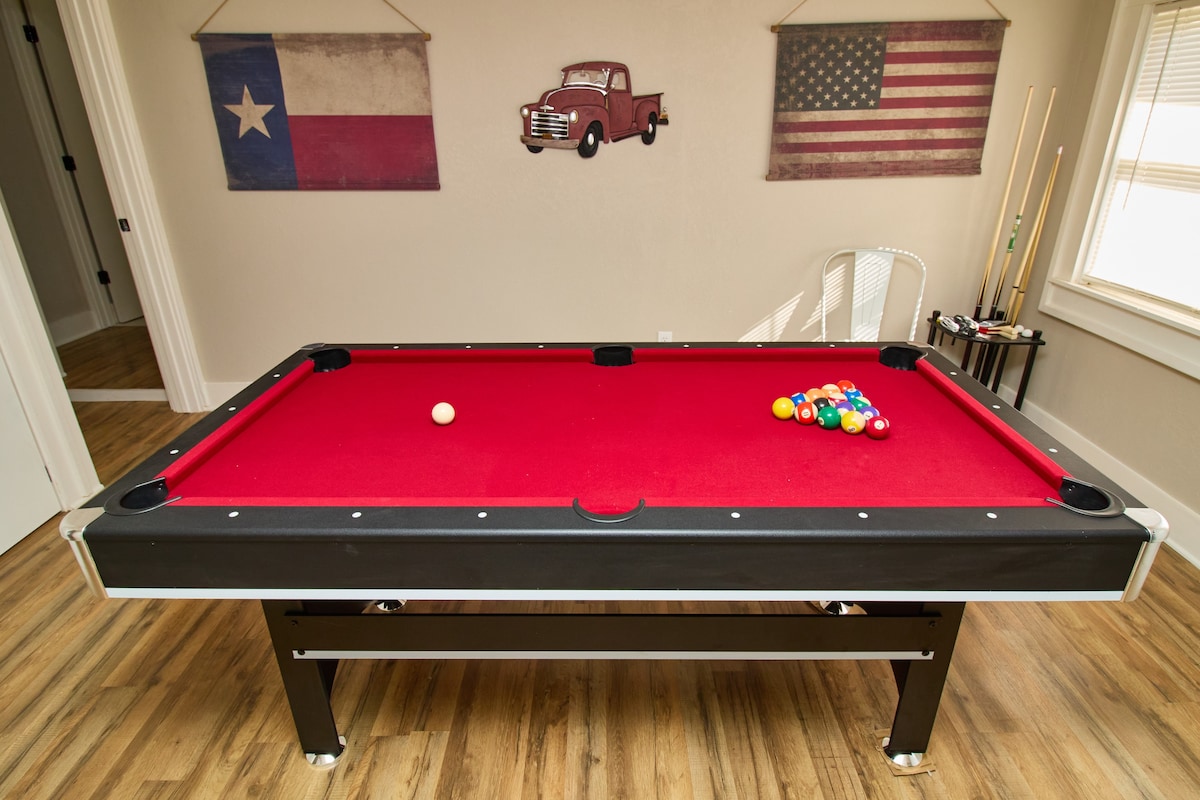 ✔ Spacious & Modern + Pool Table + Great Location