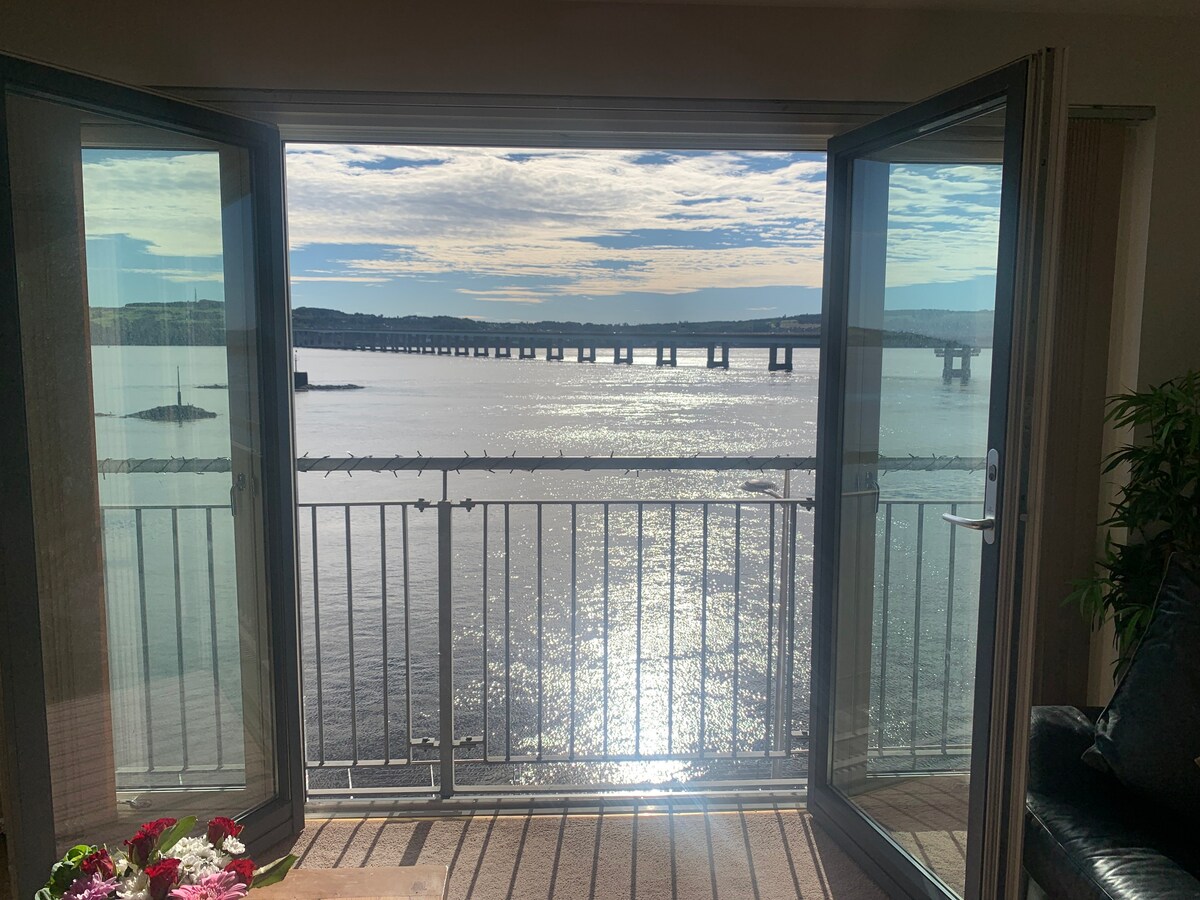 Sea View 2 Bedroom Apartment @ Waterfront