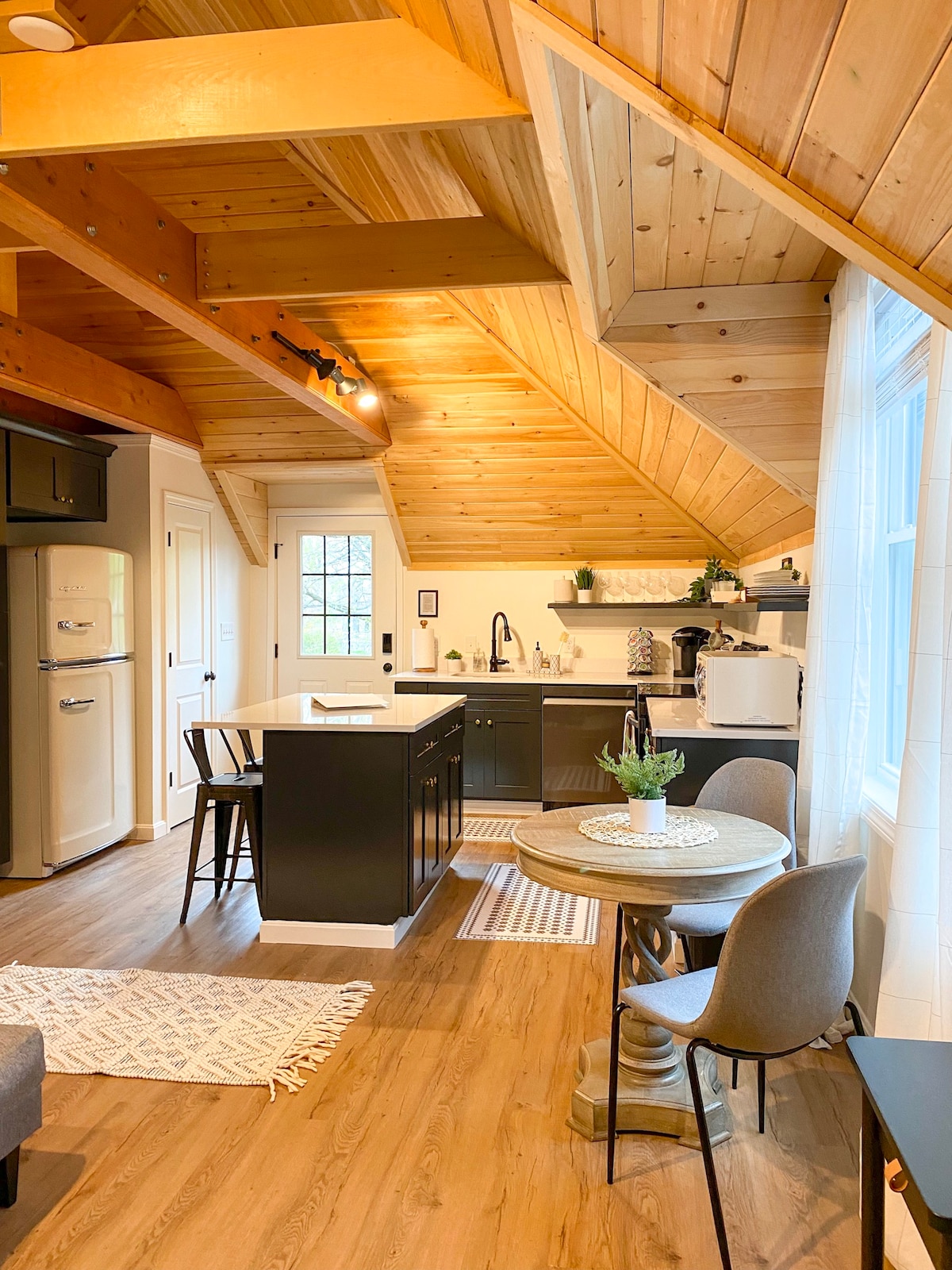 The Carriage House, a Retro Loft