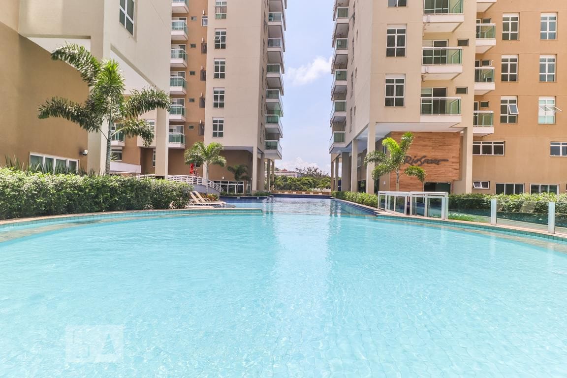 Amazing Luxury 2 BR condo/pool/50”TV/AC/Wifi250MBs