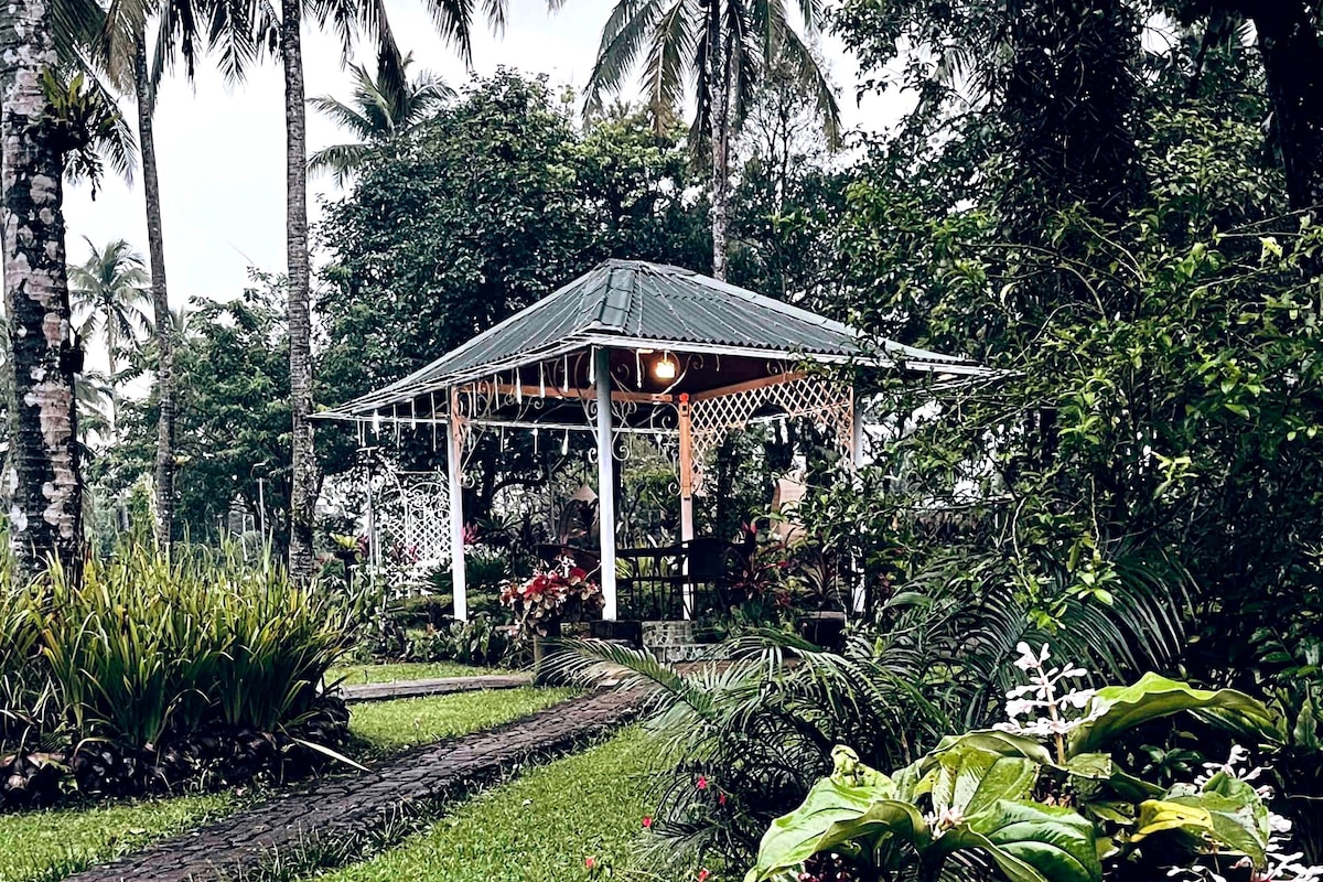 BALAI BANAHAW Vacation Farm