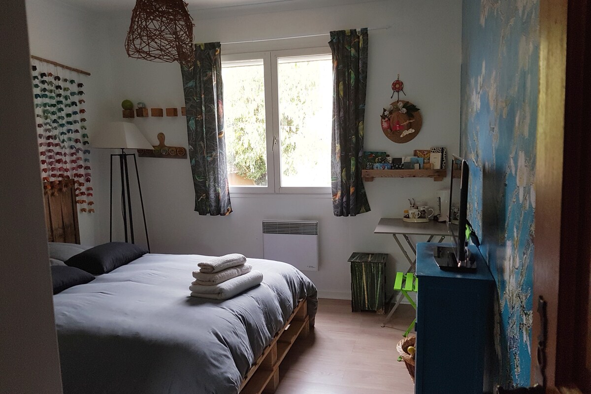 Chambre dans  maison,  jardin et petit déjeuner