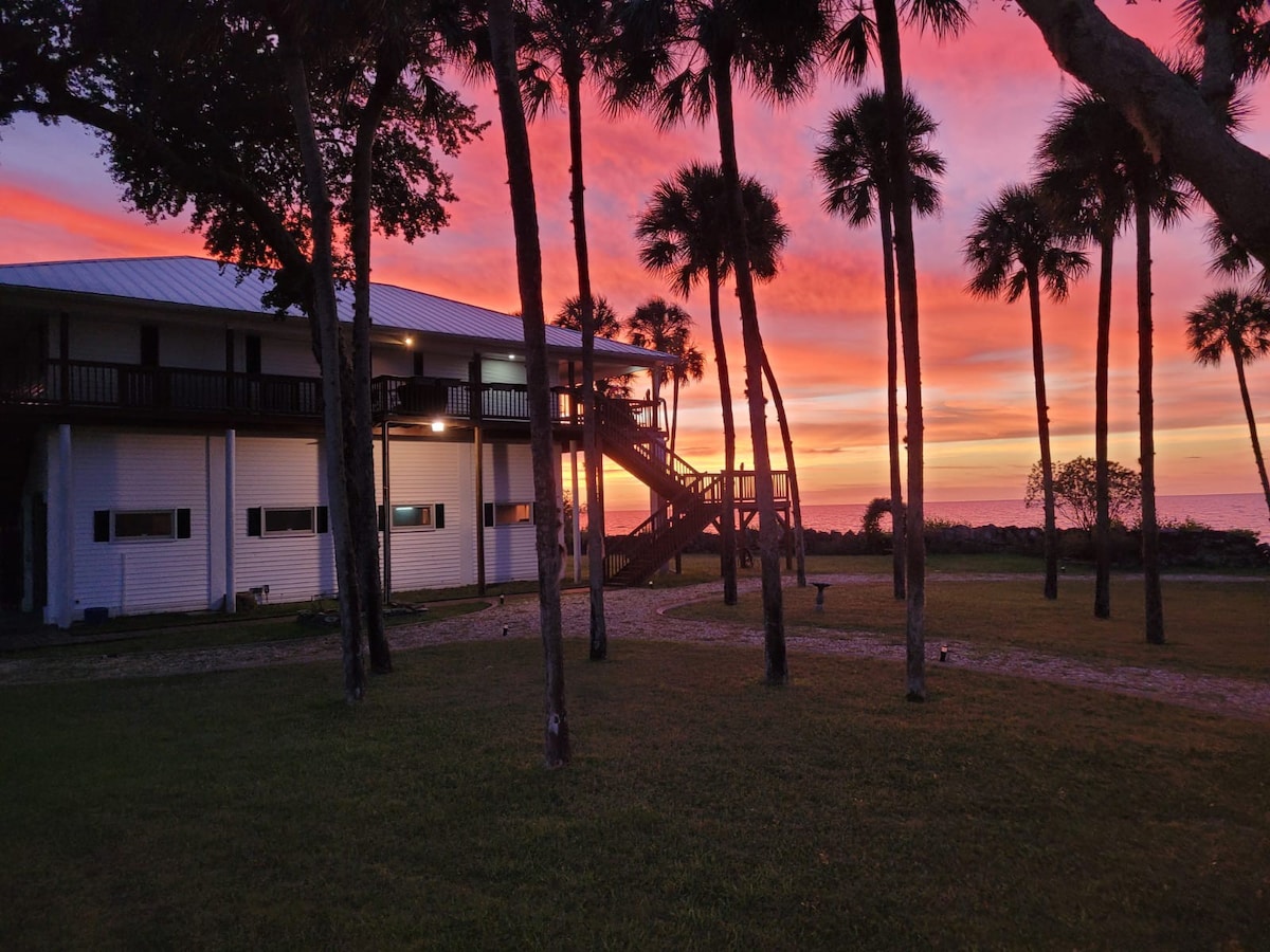 在Weeki Wachee海滩别墅欣赏最好的日落