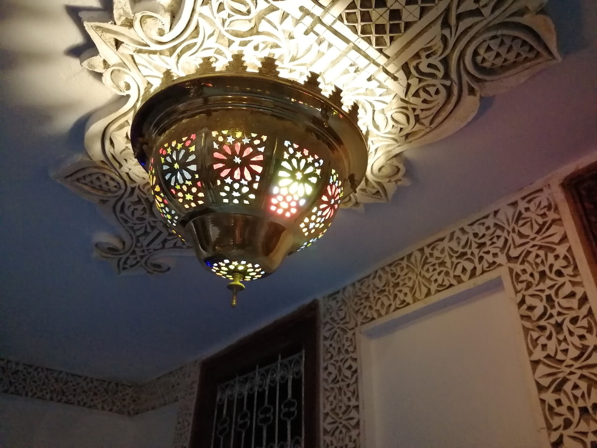位于Tradtional riad Meknes的迷人的Menzeh双卧室