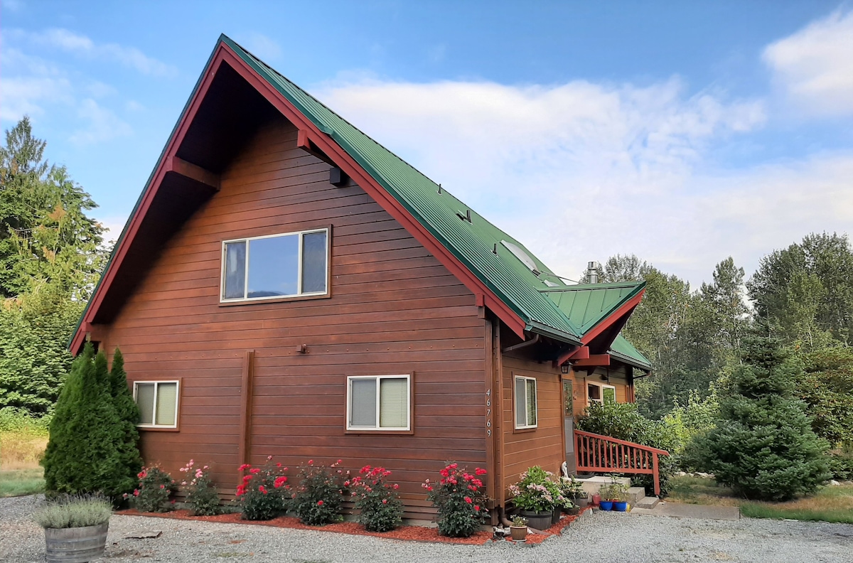 Lovely Cedargrove Cabin along the Skagit River