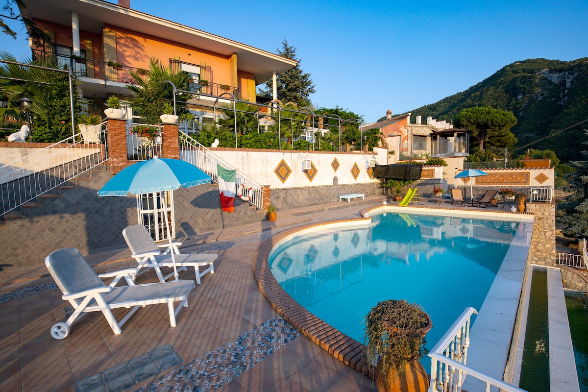 阿马尔菲海岸公寓（ Amalfi Coast Residence piscina ）、
花园花园（ giardino ）、全景