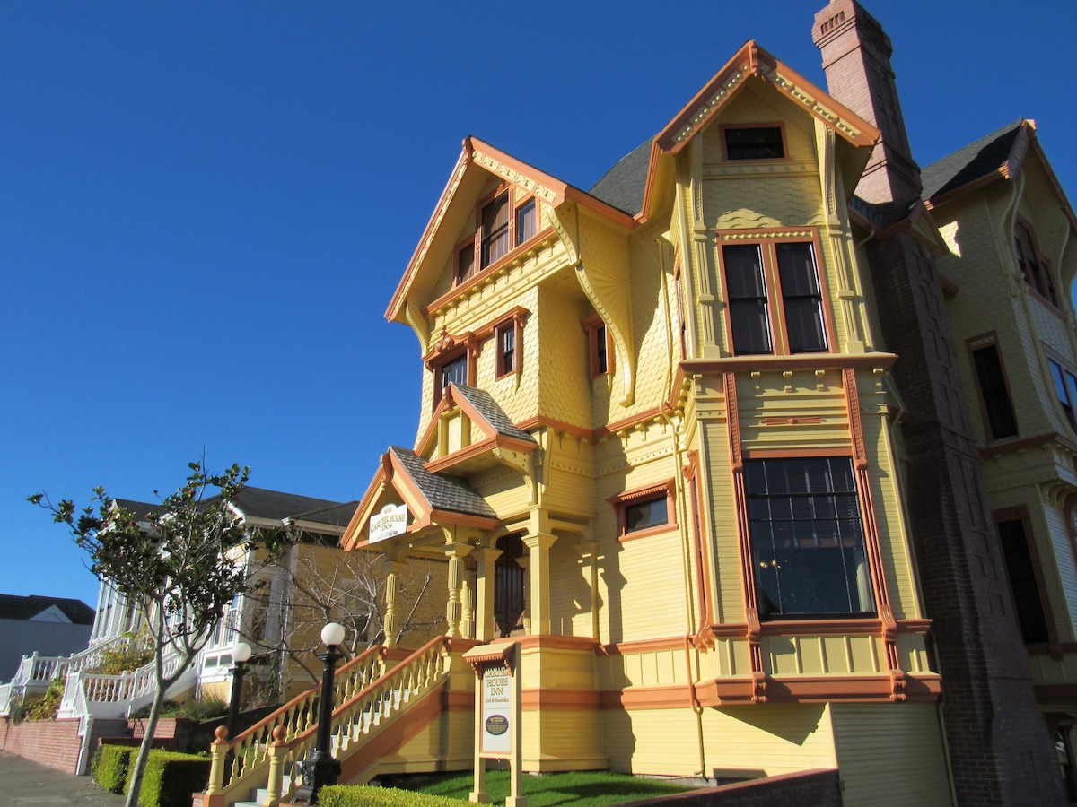 Victorian Mansion at Carter House Inns