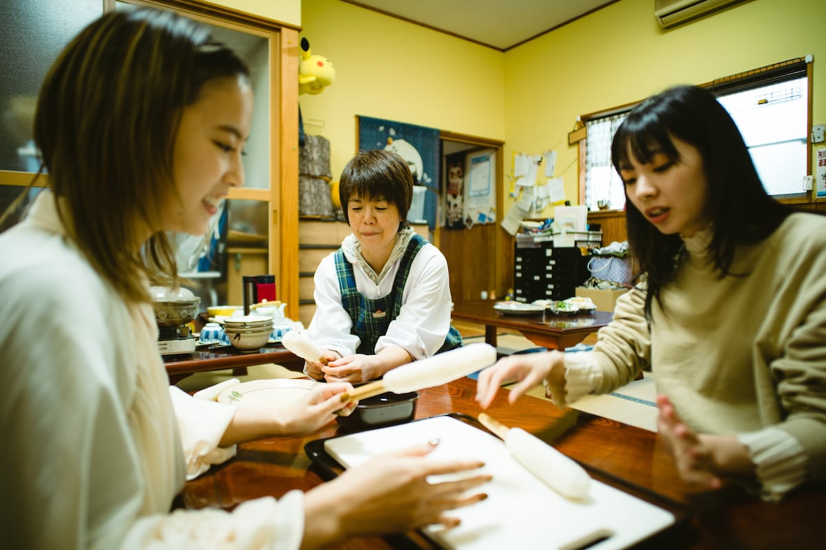 白神山地の旅拠点: 山菜や川魚の絶品料理が人気の民宿だまっこ屋 Shirakami-Sanchi