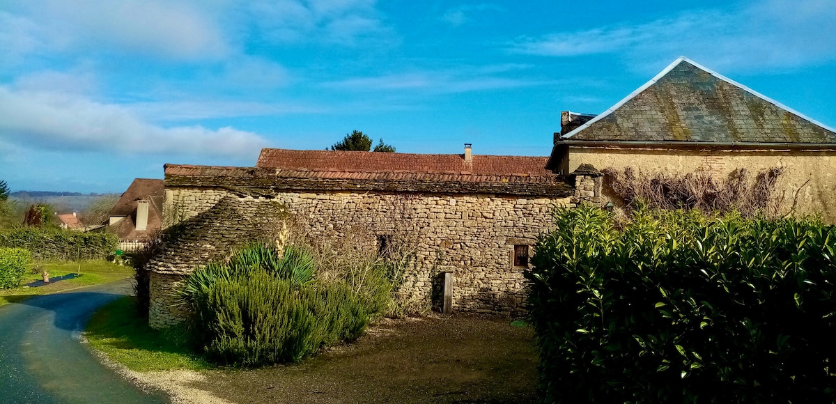 Adorable Gîte en pierre de 3 chambres avec piscine