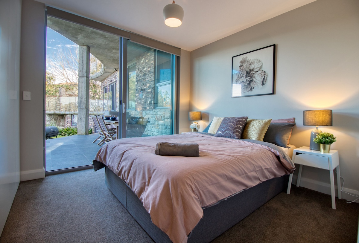 绝佳位置的2卧室宽敞的现代风格