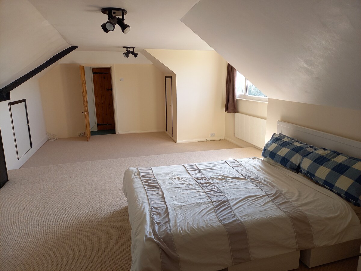 Spacious 1 bed double with ensuite