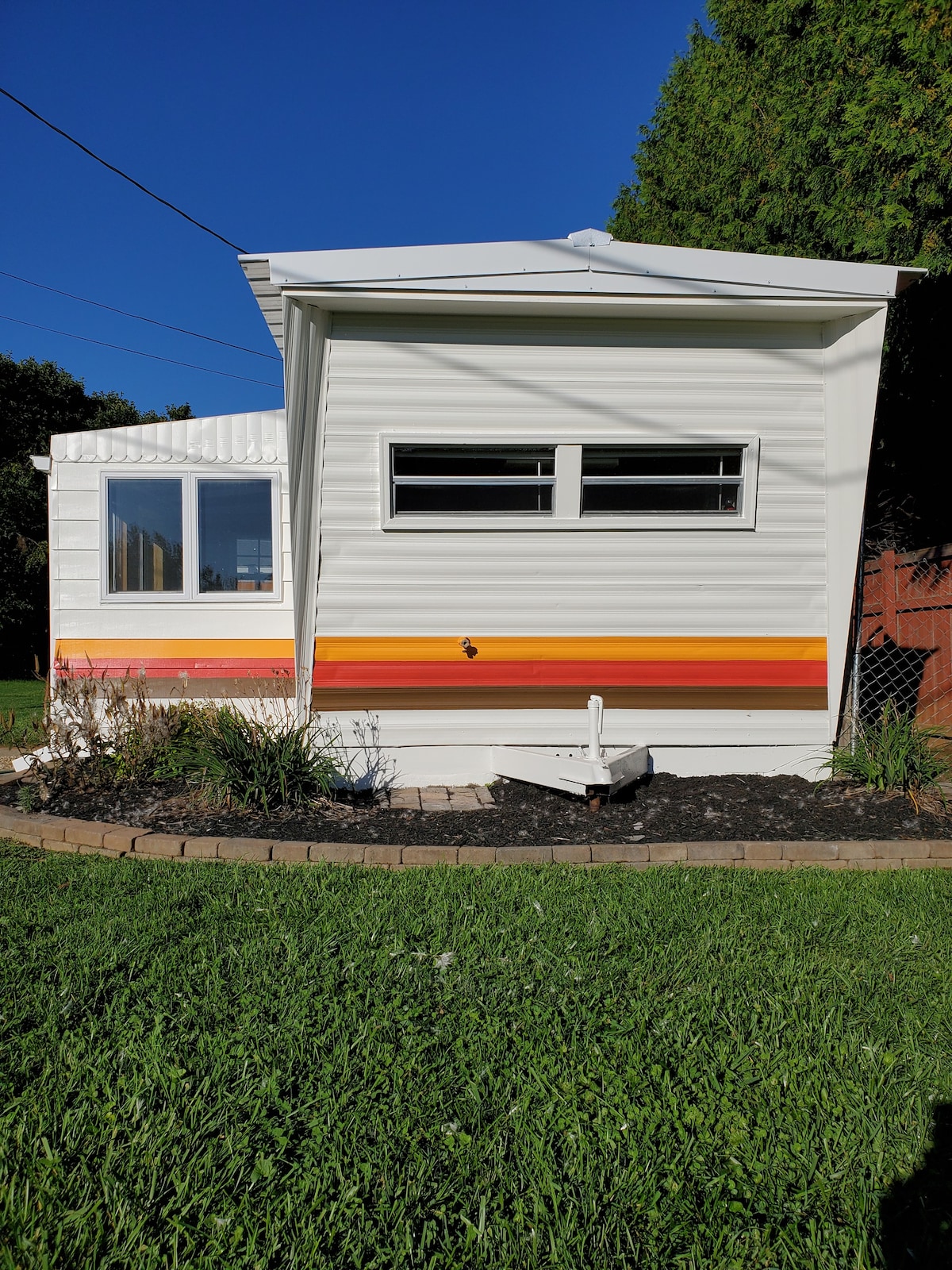 Vintage Mobile Home and Storage Workshop