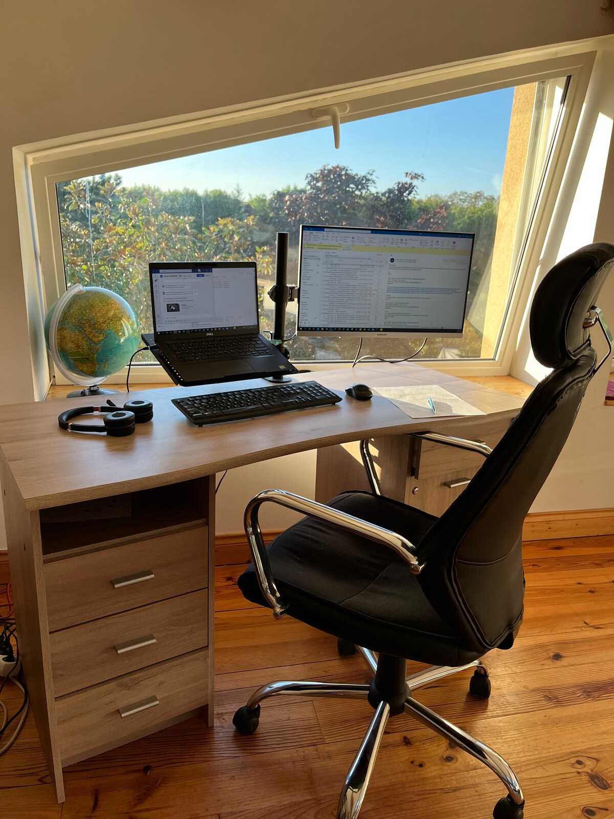 令人难以置信的葡萄园家庭逃脱+电脑办公桌