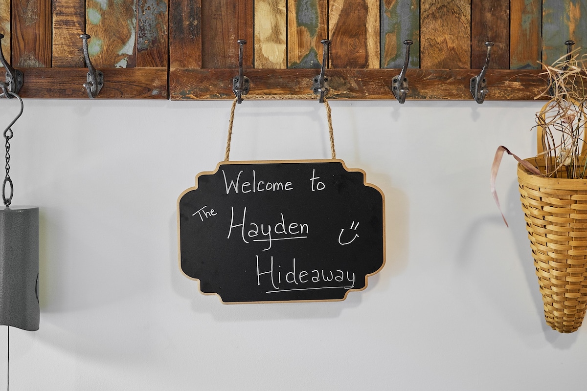 The Hayden Hideaway: A Charming 2 Bedroom Flat