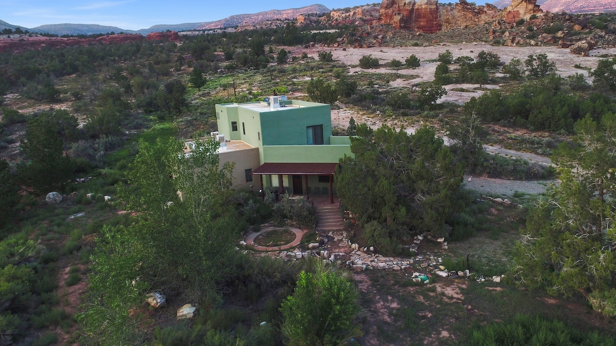 3 Wrens Rest - A Remote Canyon Getaway