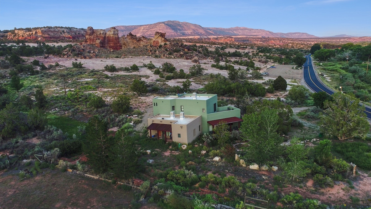 3 Wrens Rest - A Remote Canyon Getaway