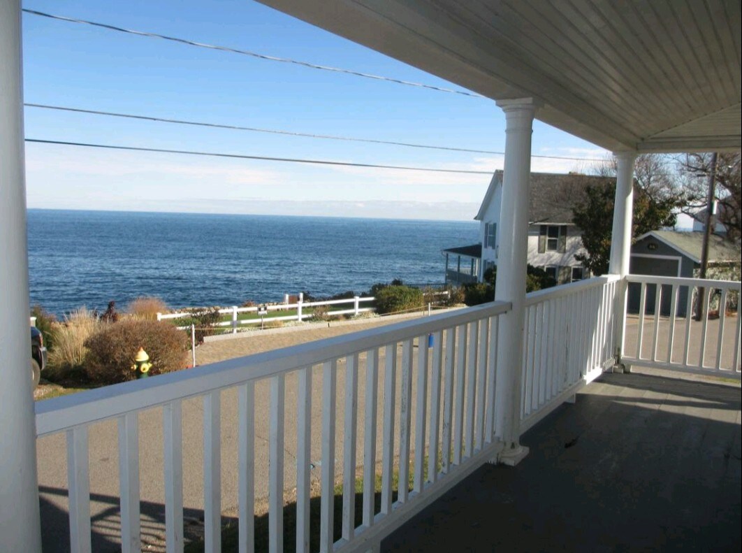 Oceanfront, Classic Maine Cottage