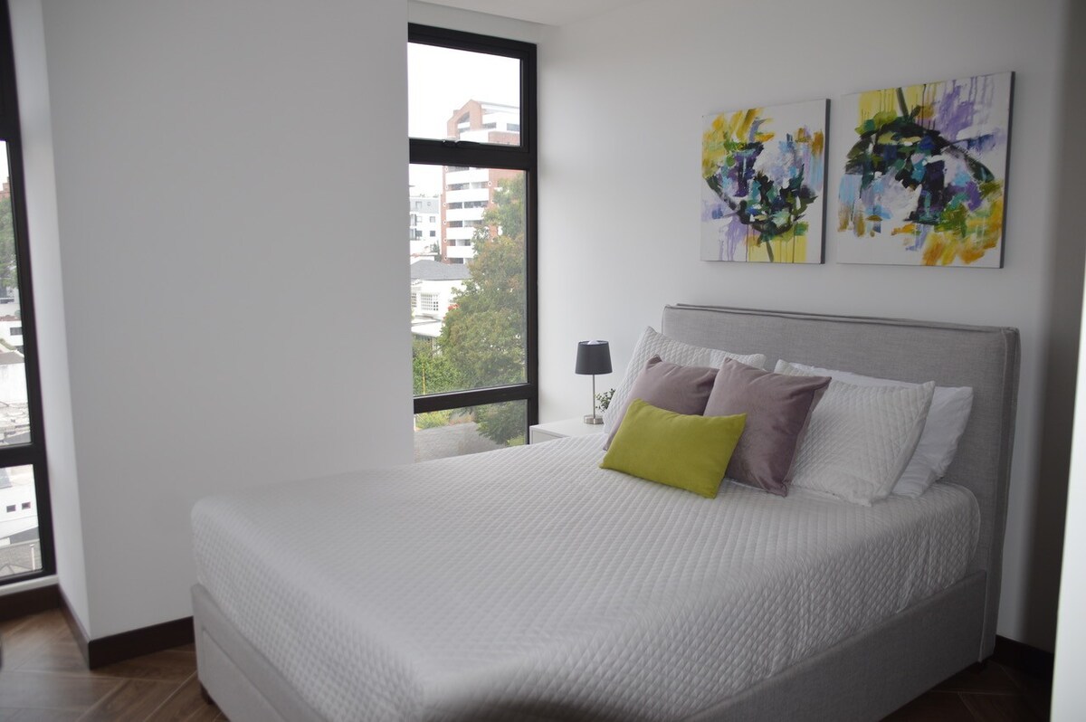 全新：可爱的3卧室公寓，可欣赏180度景观！