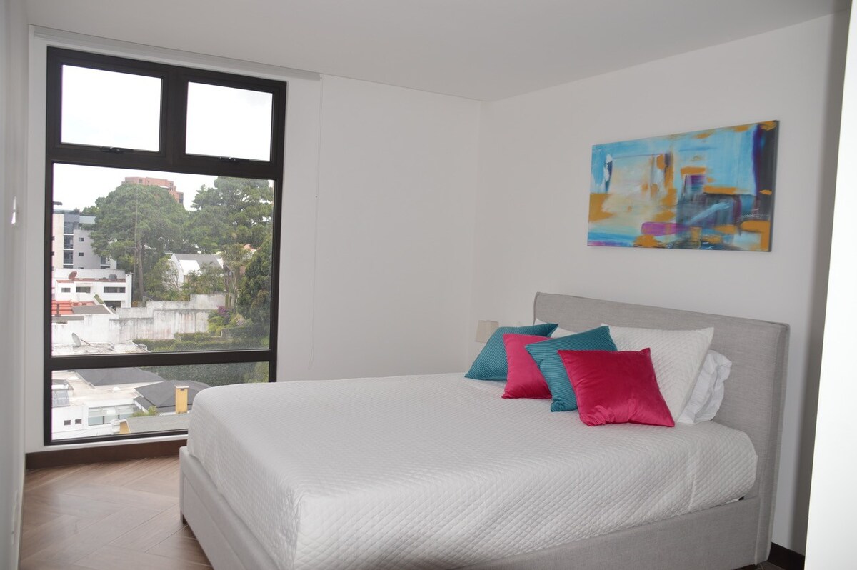全新：可爱的3卧室公寓，可欣赏180度景观！