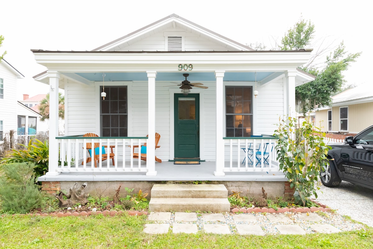 Classic Coastal Cottage in Port Royal Village