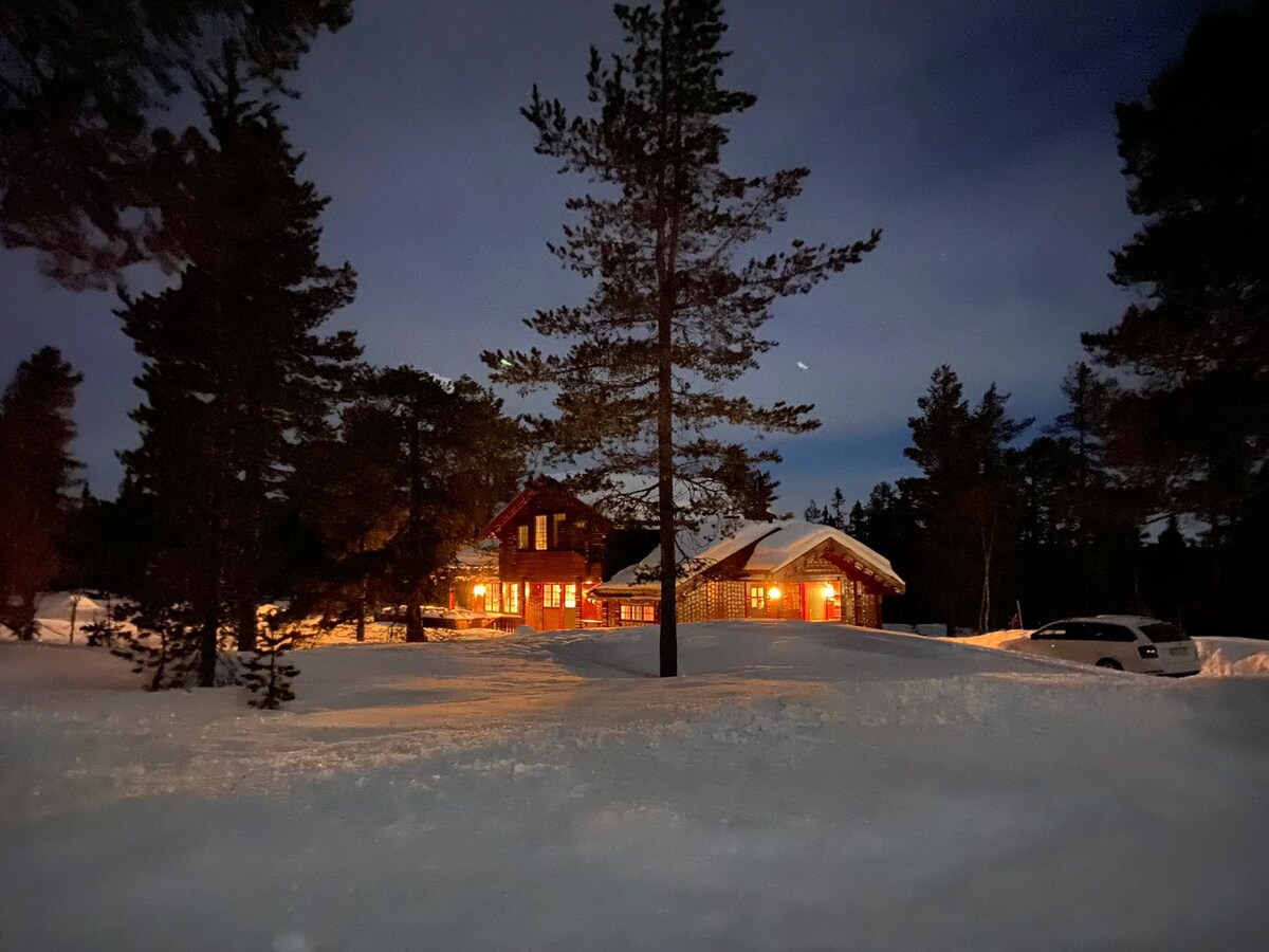 可爱的家庭度假木屋，可供6人（ 7人）滑雪出入
