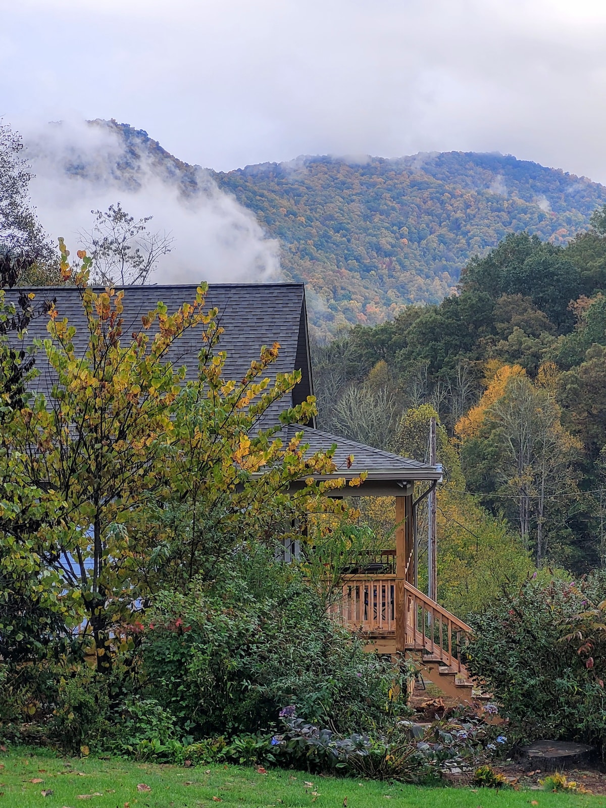 海湾上的烟熏山庄小屋