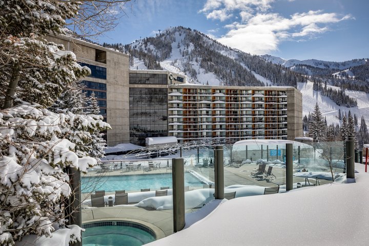 Ski in/out Snowbird Cliff Club Condo - Jan 2025