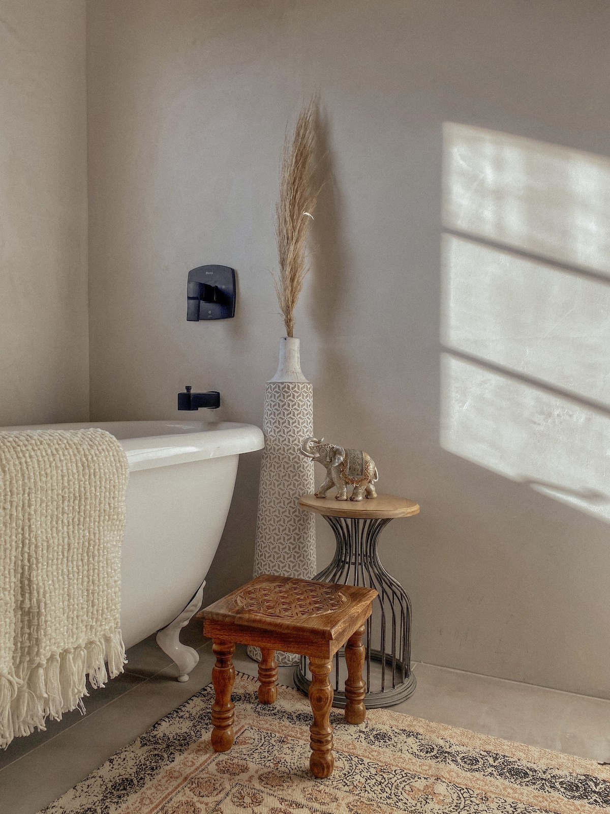 SKYSET -全新摩洛哥Boho平房浸泡和热水浴缸