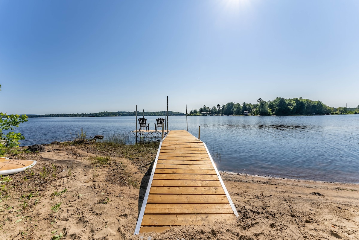 Beachfront cottage on the Ottawa River