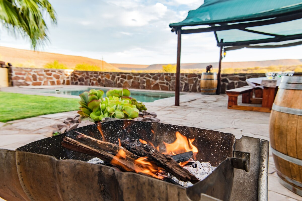 传统的Namibian乡村酒店，拥有很棒的酒吧