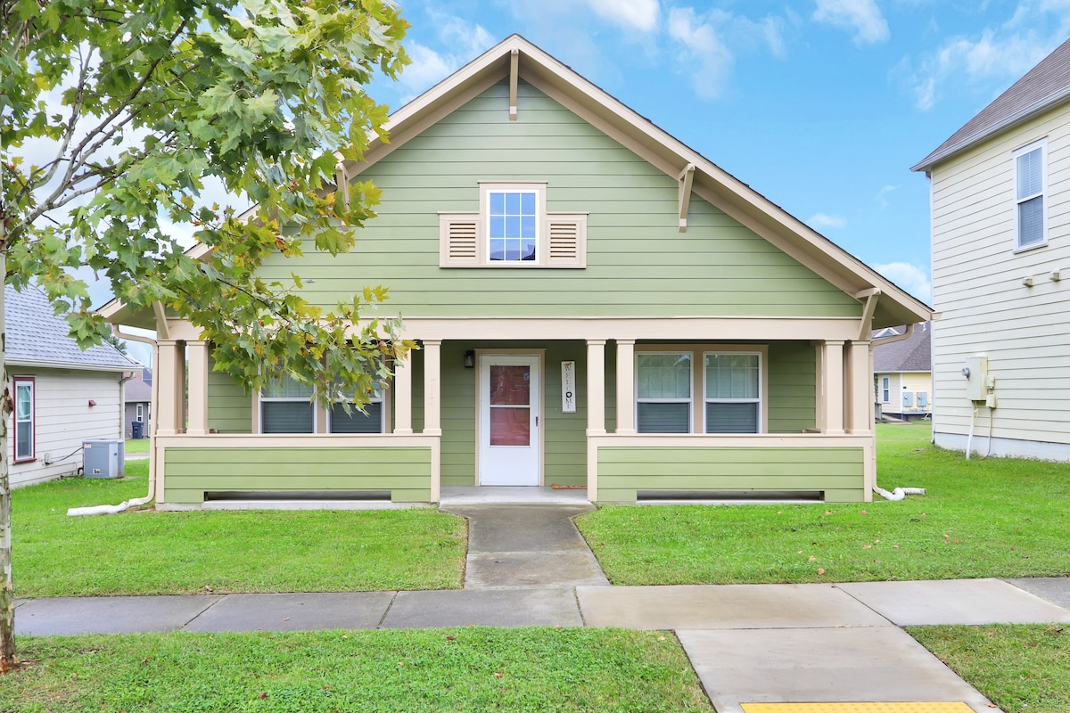 Cheerful 3 bedroom home nestled in downtown Knox