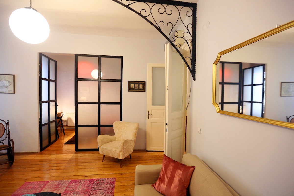Great location in the heart of Galata w Elevator