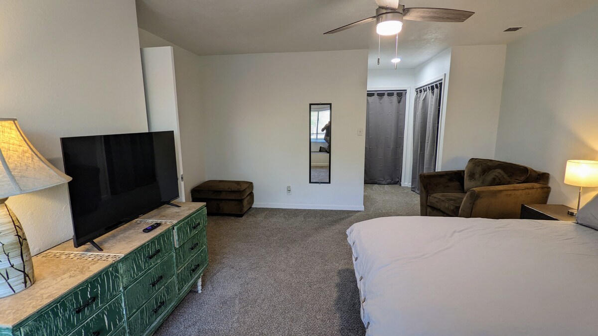 Refrigerated A/C - Private 3BD 2BA Home