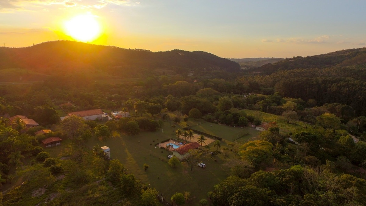 Sítio encantador com Piscina e Quadra de Areia