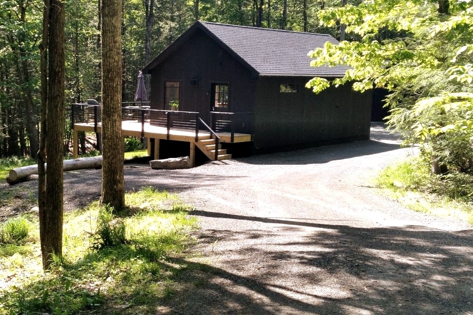 The Black Dymond
A Private Streamside Cabin