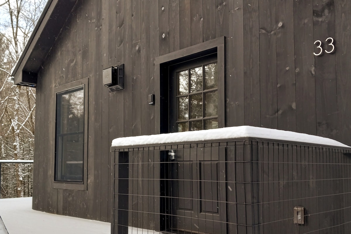 The Black Dymond
A Private Streamside Cabin