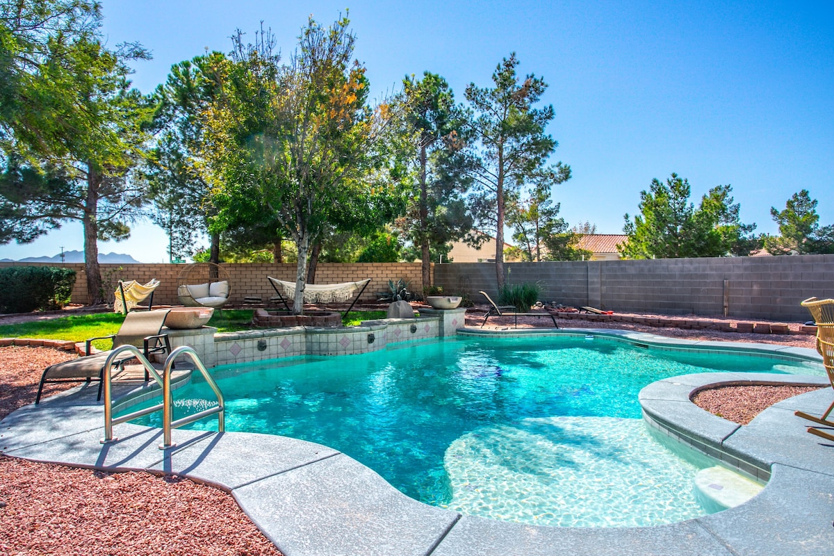 ❤️Large 4BR Beauty with Pool & Amazing Backyard!