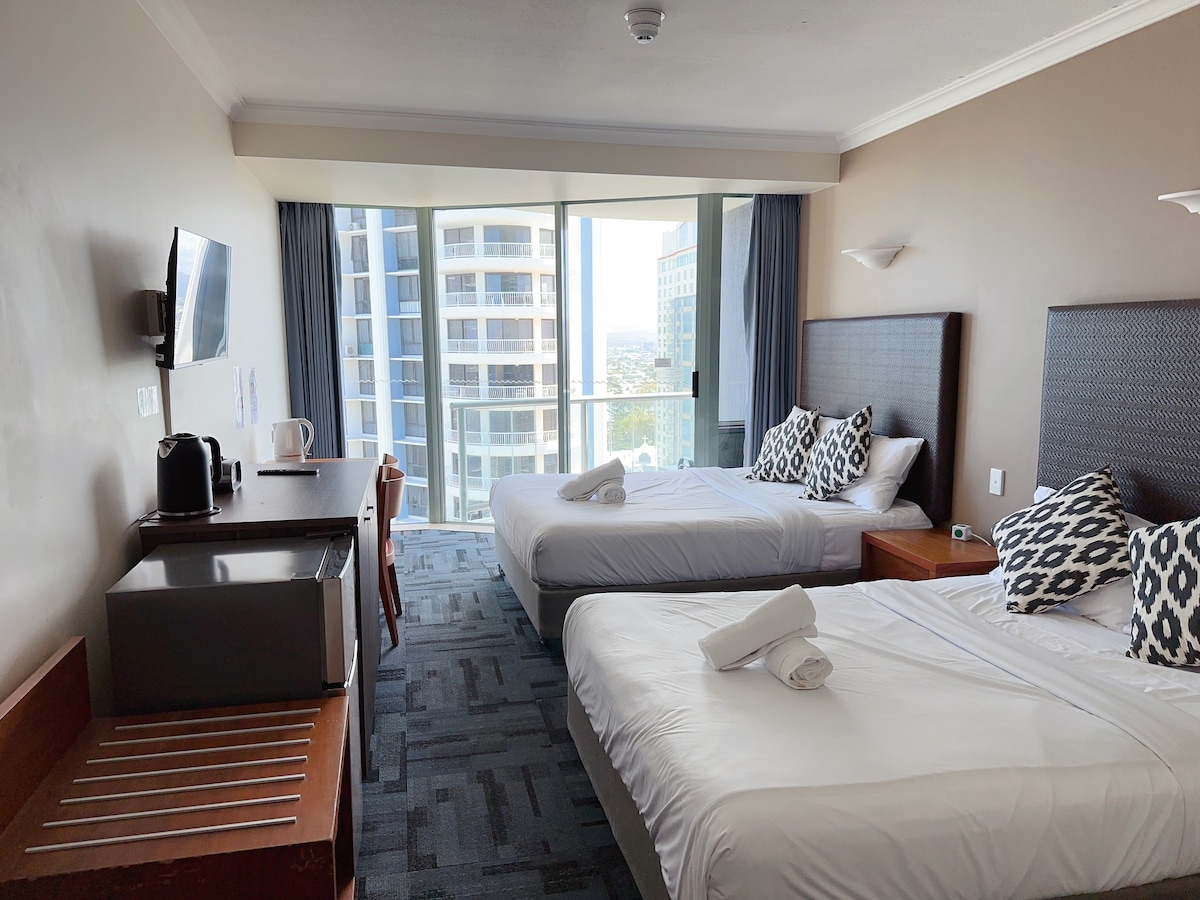 冲浪者天堂 Hotel Room 2 double beds QLD 位于14楼