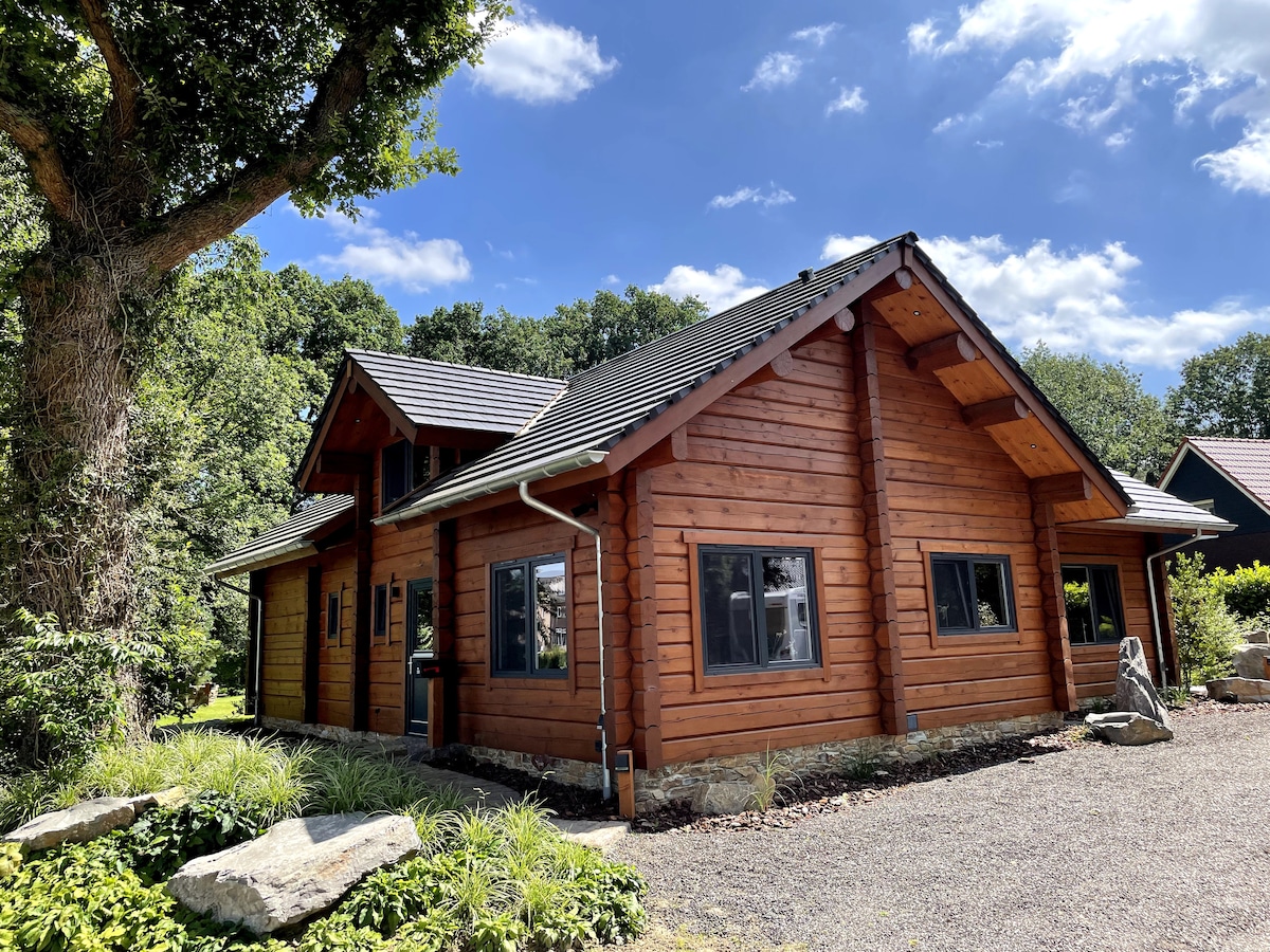 The Log Cabin in een prachtige bosrijke omgeving